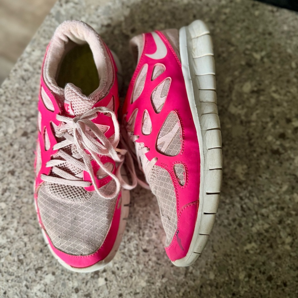 Nike l Women's Hot Pink Sneakers l Nike Free Run l Size : 8 - Picture 10 of 10